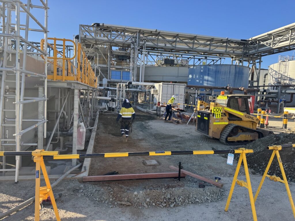 Elite Construction crew and equipment on a WA infrastructure project